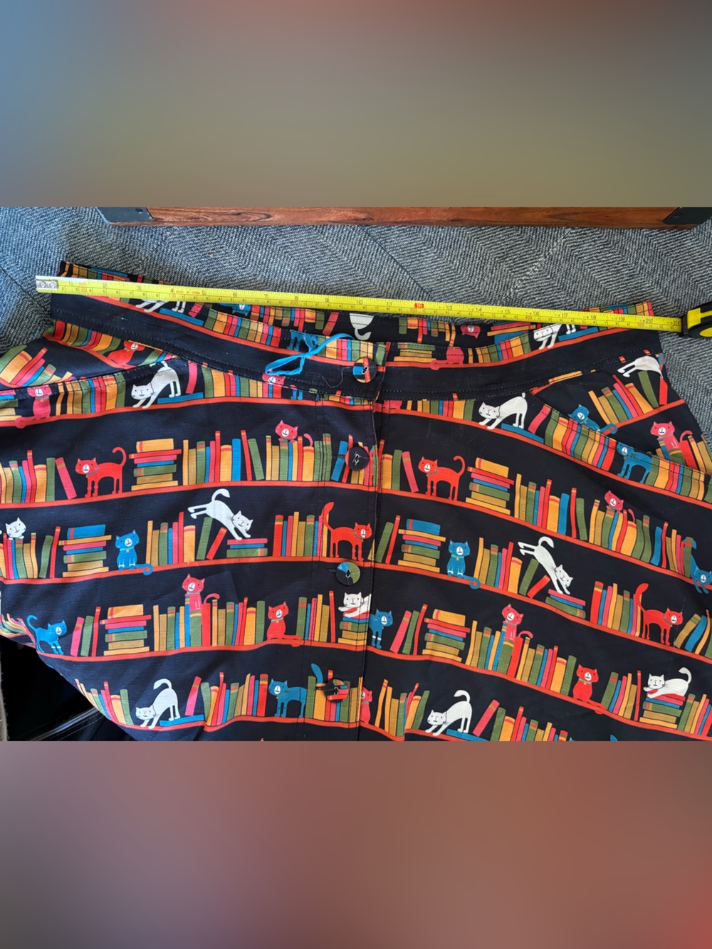 Unique Vintage Black Wrap Skirt Book Library & Cat Print Orange Yellow Blue - Picture 10 of 10
